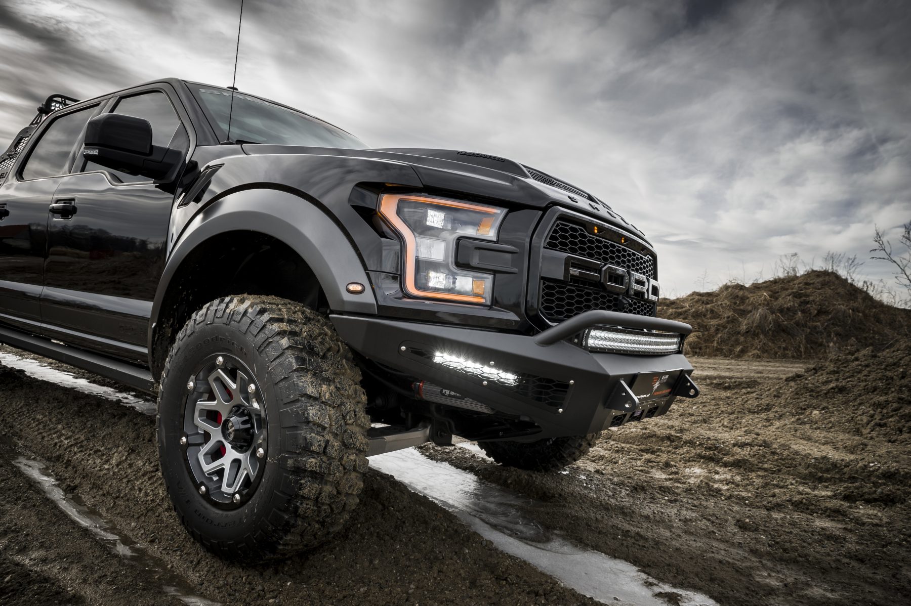 Peicher US-Cars Shelby Baja Raptor, schwarz, Nahaufnahme vorne rechts