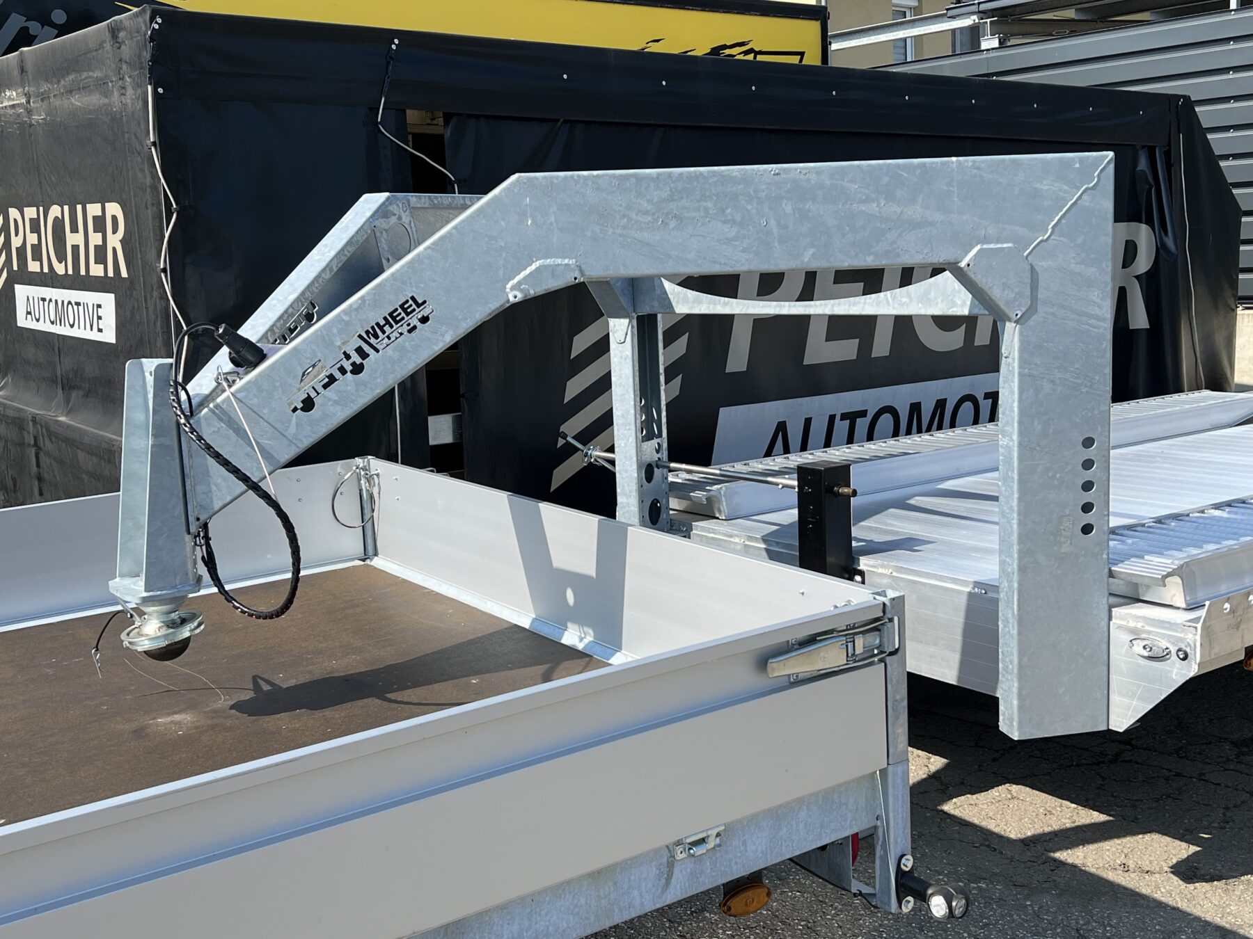 Fifth Wheel Europe - Bolle Sattelanhänger Multitransporter aus Aluminium